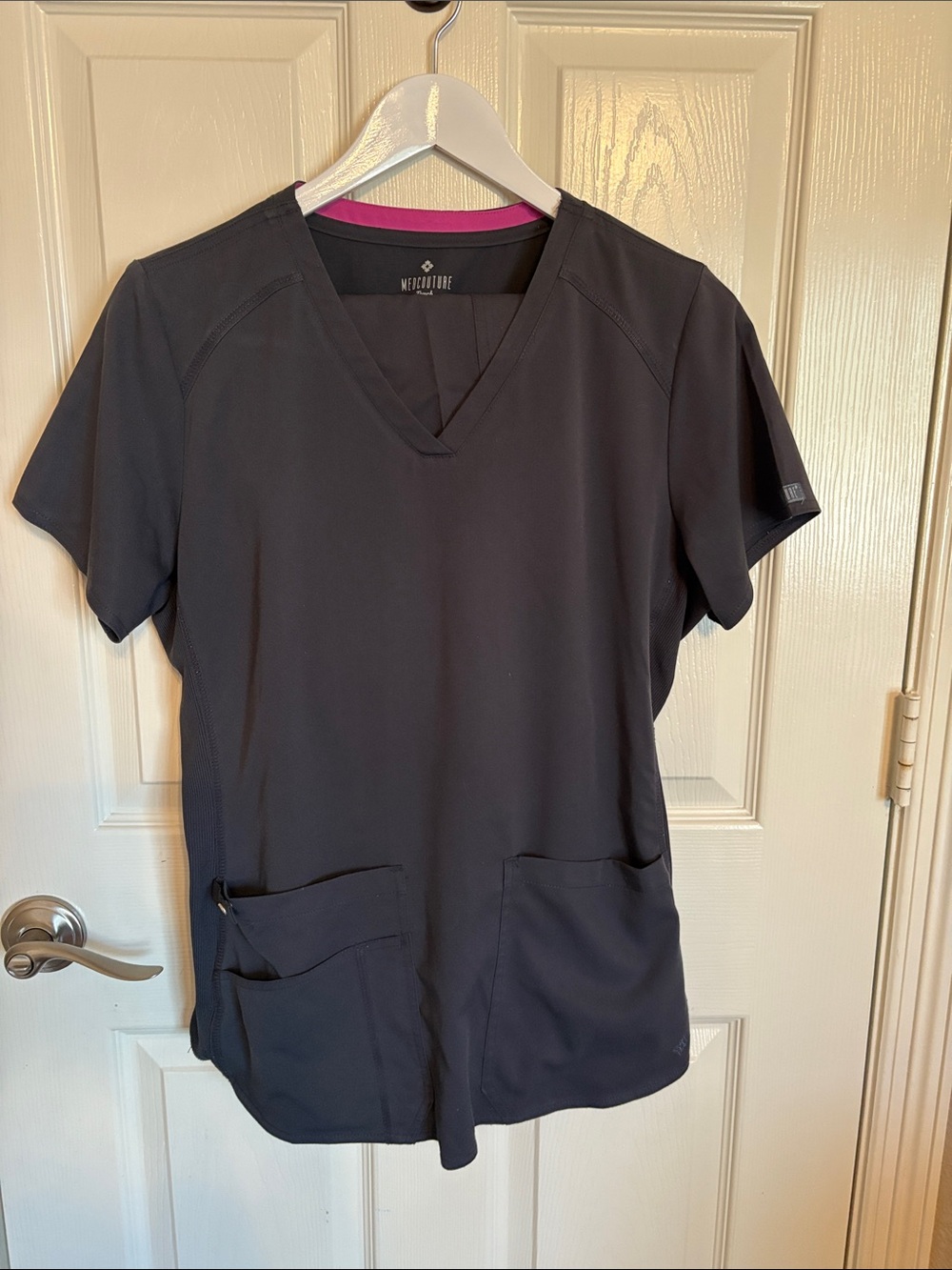 MedCouture Touch Set Women's Charcoal V-Neck Scrub Top Cropped Pant